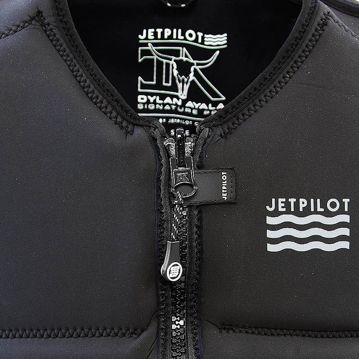 Close up of The Ayala Surf comp Vest Front whit the zipper close and showing the safety velcro cover