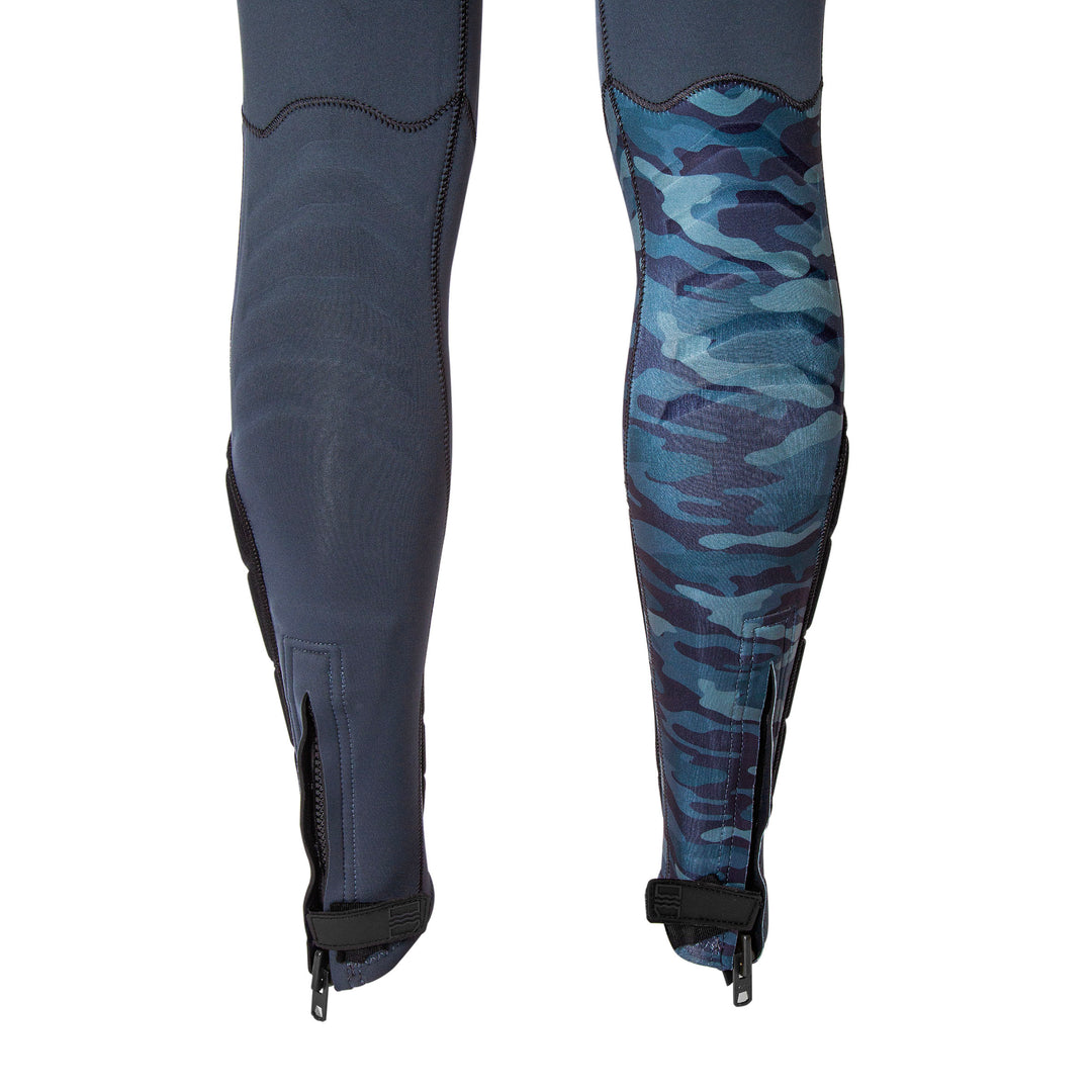Zipper view of the Jetpilot F-86 Sabre John wetsuit Gray Camo colorway.