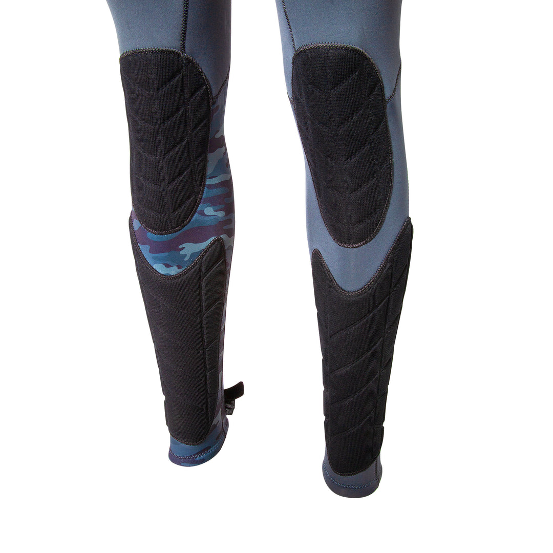 Knee pad view of the Jetpilot F-86 Sabre John wetsuit Gray Camo colorway.