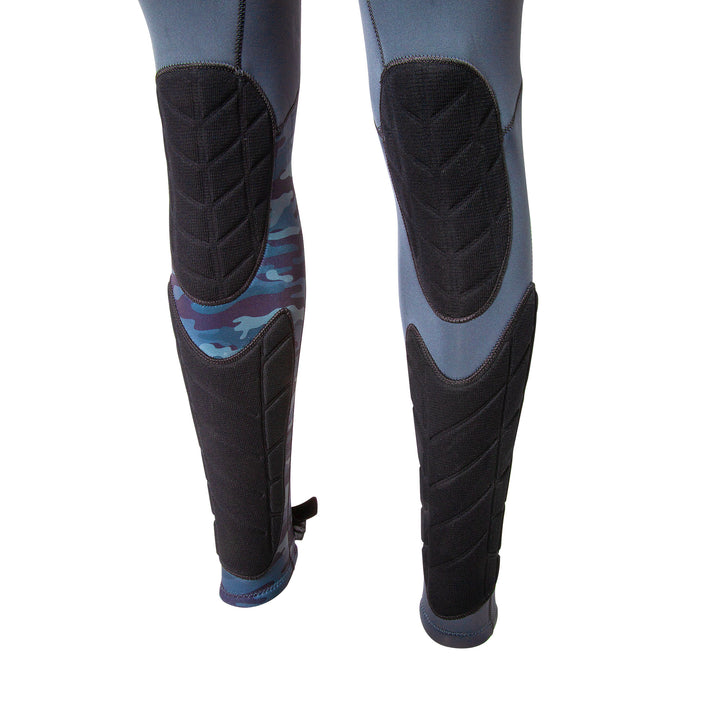 Knee pad view of the Jetpilot F-86 Sabre John wetsuit Gray Camo colorway.