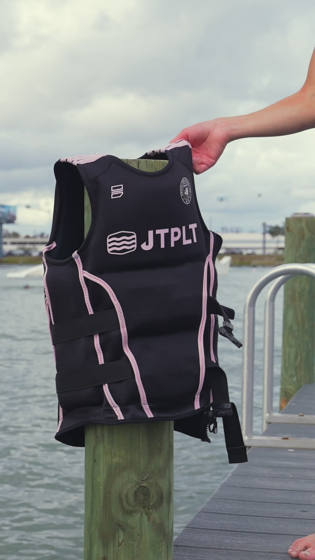 Jetpilot Baller Comp Vest video #color_red