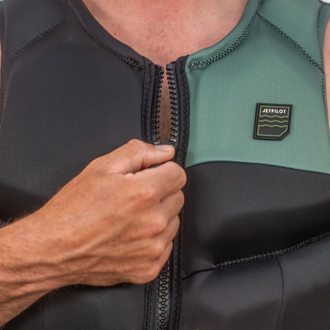 Jetpilot Men's Armada CGA vest zipper.