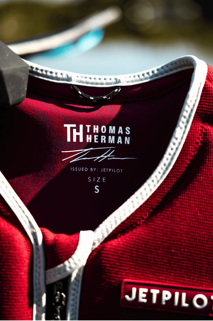 Thomas Herman Burgundy Closeup #color_burgundy