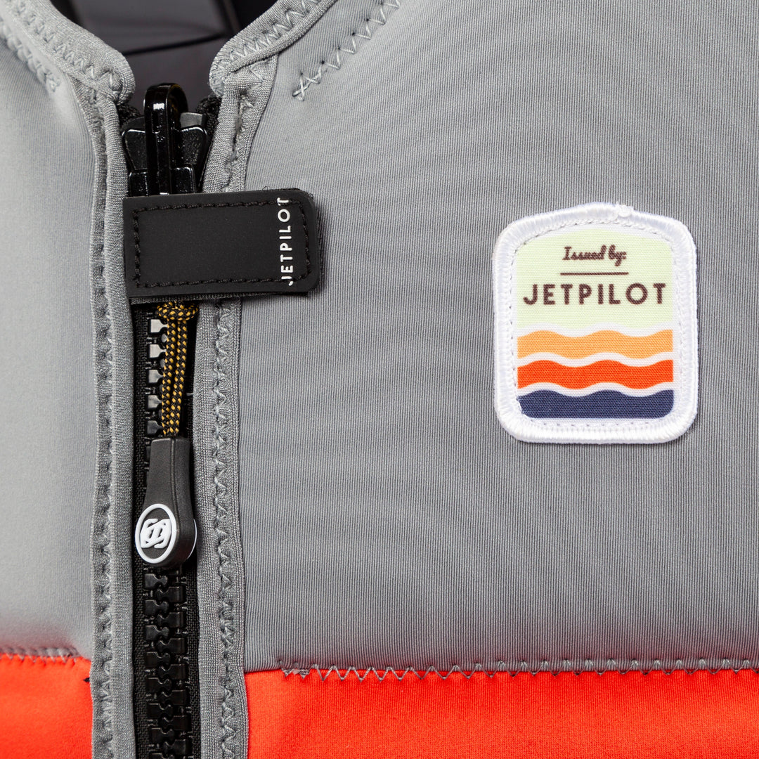 Closeup of the Jetpilot Draftline Comp Vest zipper. #color_draft-silver