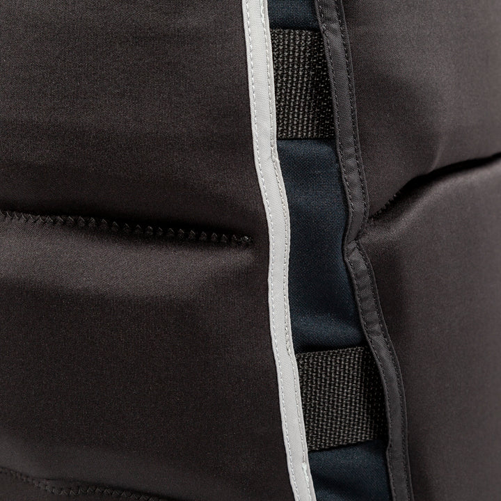Close up view of the Nylon stretch. #color_black-silver