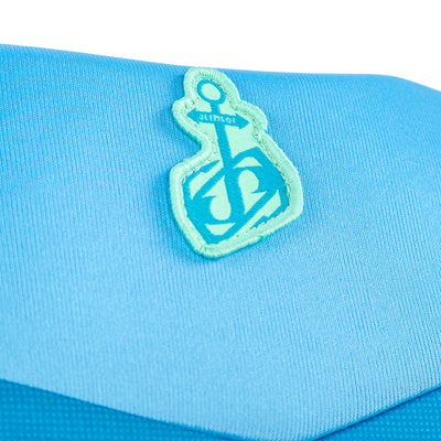 Close shot of the sky color fleet logo.